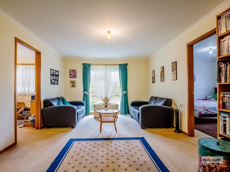 4 Railway Avenue, Garfield VIC 3814