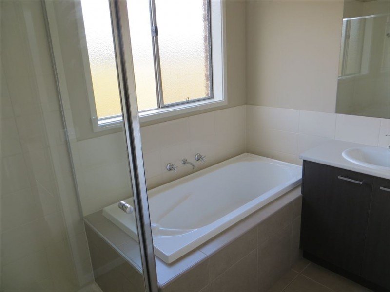 7 Dot Court, Drouin VIC 3818