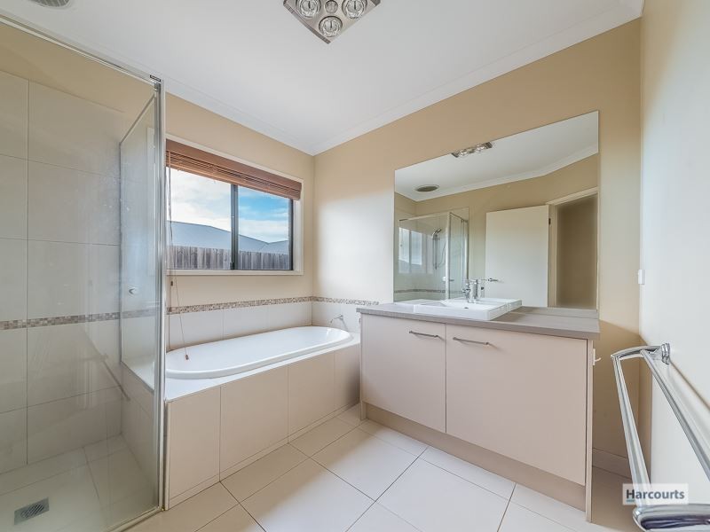 3 Mayfair Drive, Drouin VIC 3818
