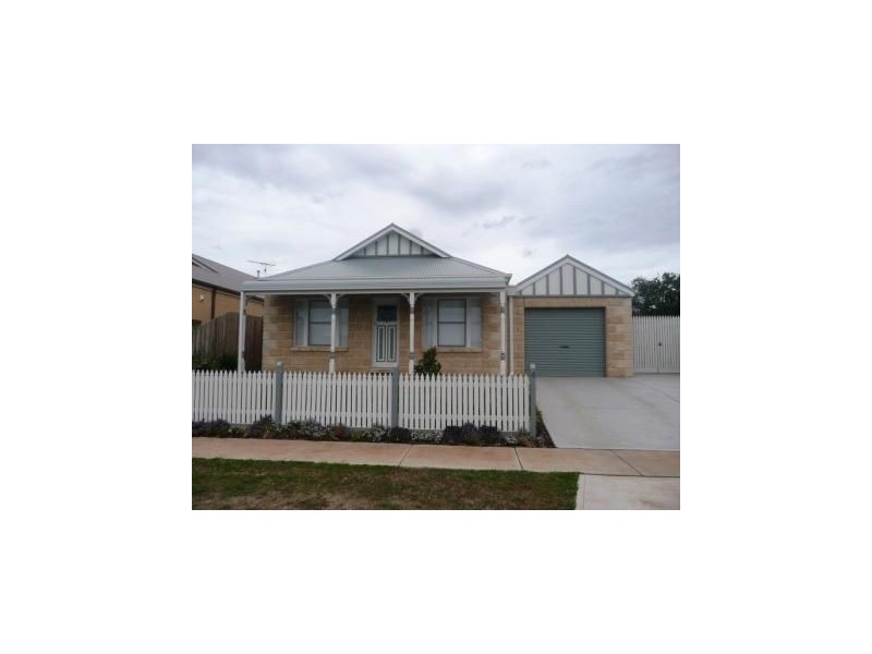 11 (Lot 2) Holland Street, Drouin VIC 3818