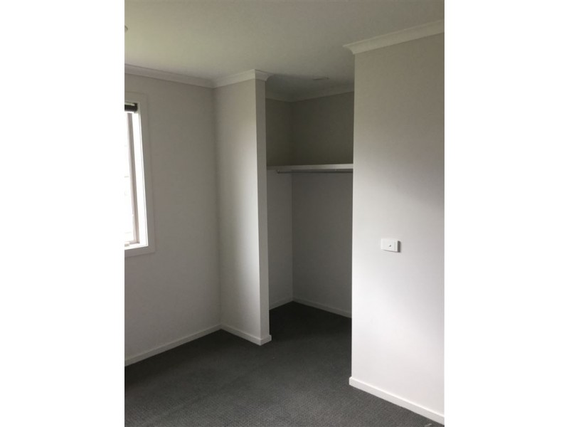 111 Jackson Drive, Drouin VIC 3818