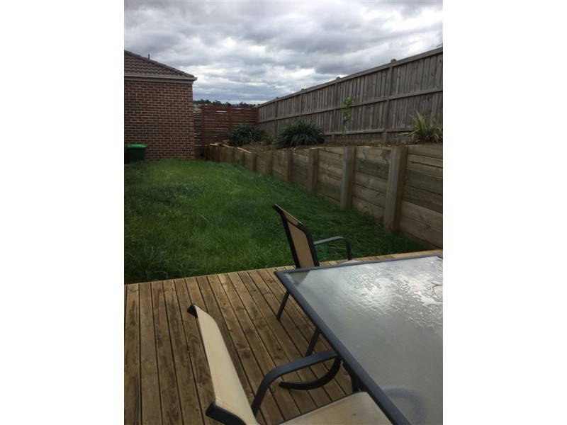 111 Jackson Drive, Drouin VIC 3818