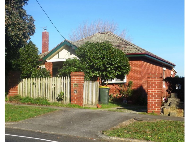 8 Lampard Road, Drouin VIC 3818