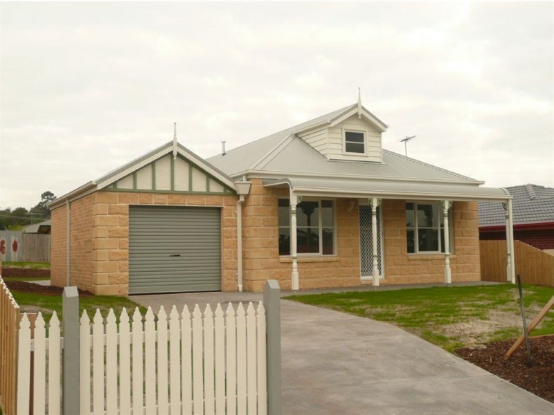 9 Richie Court, Drouin VIC 3818