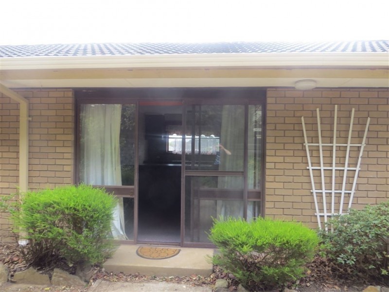 2/9 Armstrong Avenue, Drouin VIC 3818