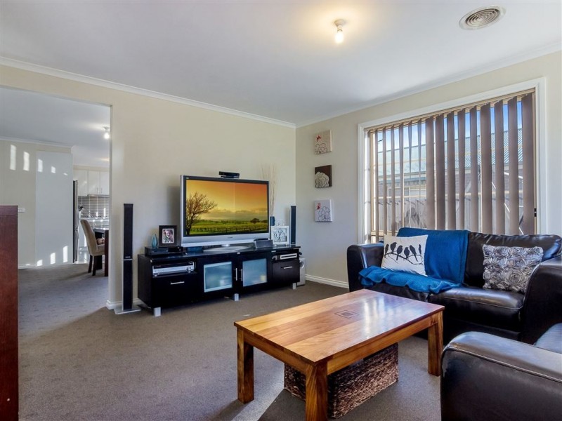 2 Emma Close, Drouin VIC 3818