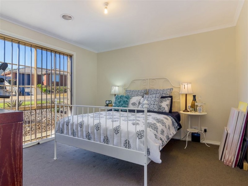 2 Emma Close, Drouin VIC 3818