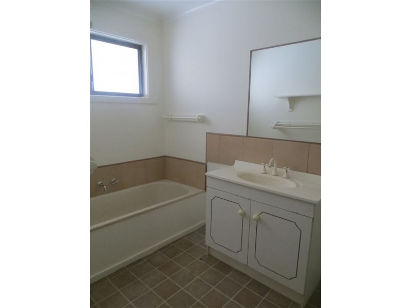 68 Longwarry Road, Drouin VIC 3818