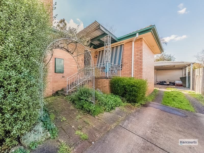 8 Colin Street, Drouin VIC 3818
