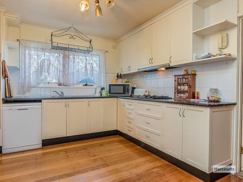 8 Colin Street, Drouin VIC 3818