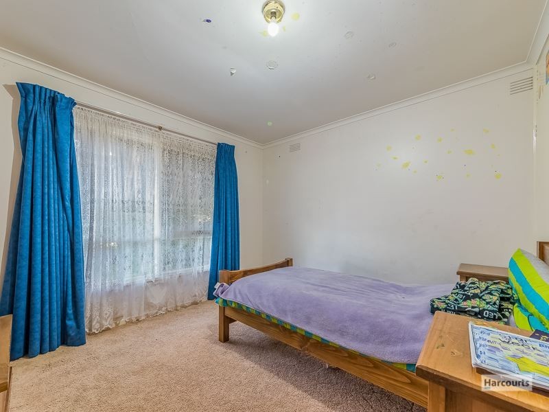 8 Colin Street, Drouin VIC 3818
