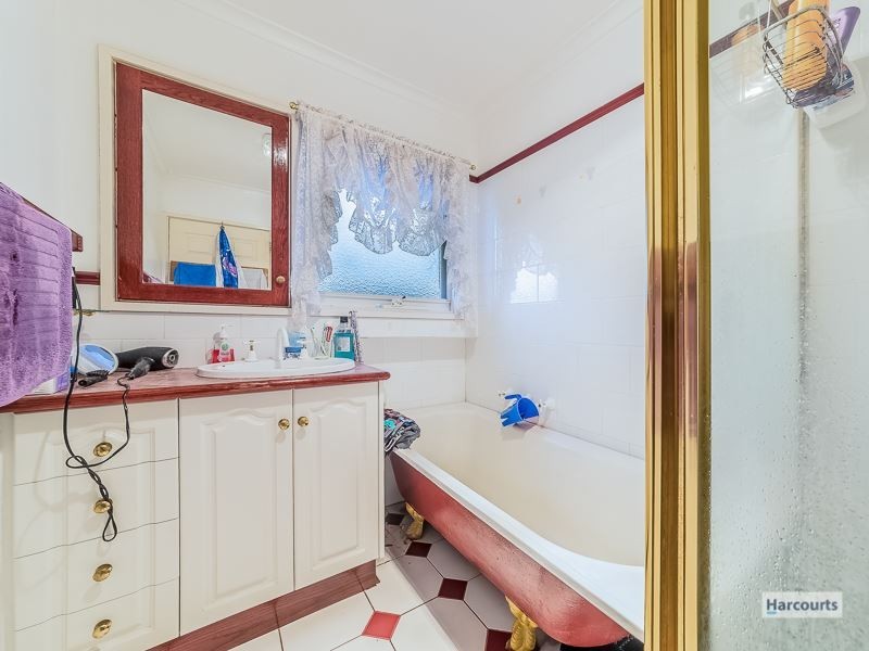 8 Colin Street, Drouin VIC 3818