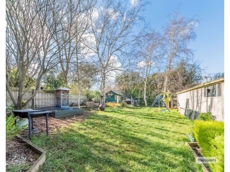 8 Colin Street, Drouin VIC 3818