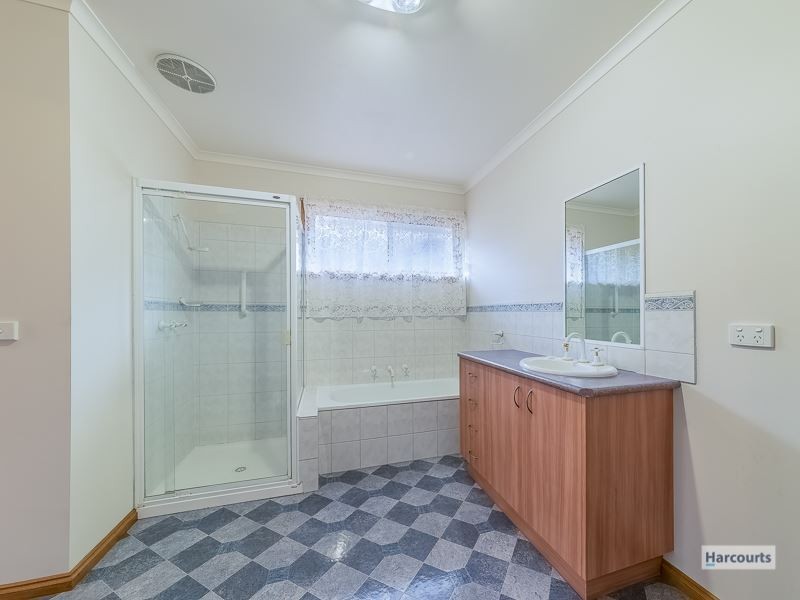 2 Rees Close, Drouin VIC 3818