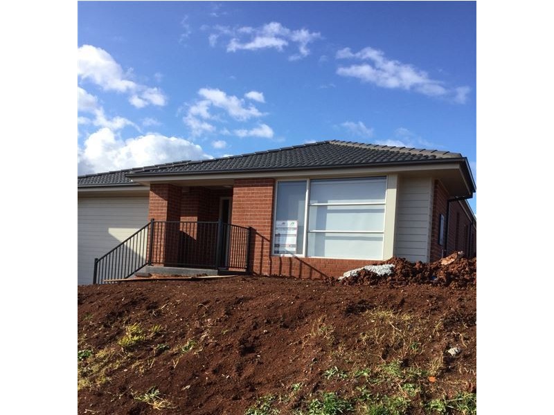 81 Jackson Drive, Drouin VIC 3818