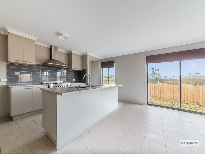 71 Jackson Drive, Drouin VIC 3818