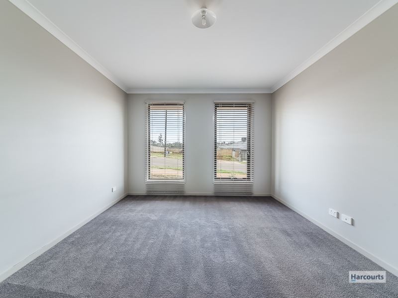 71 Jackson Drive, Drouin VIC 3818