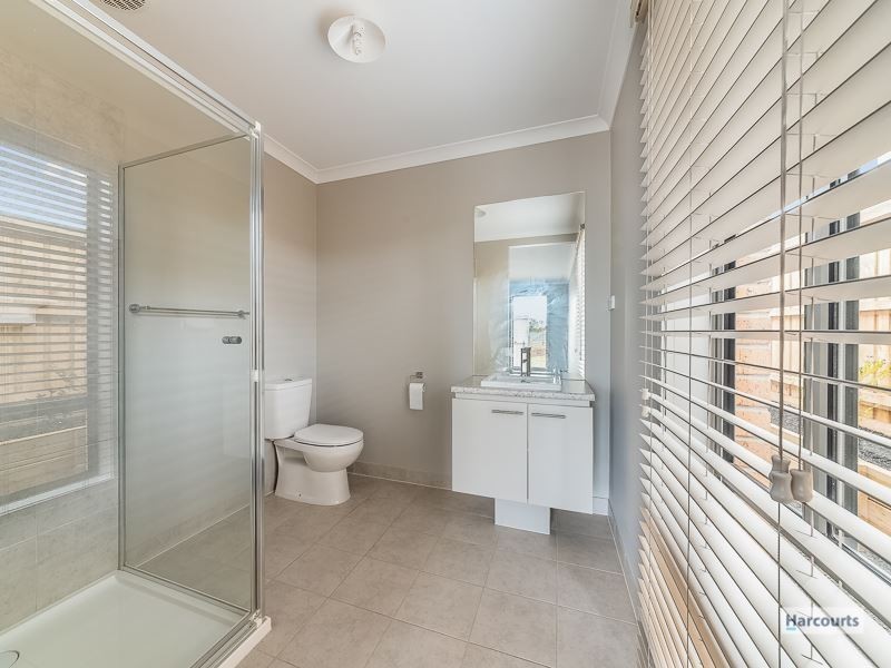 71 Jackson Drive, Drouin VIC 3818