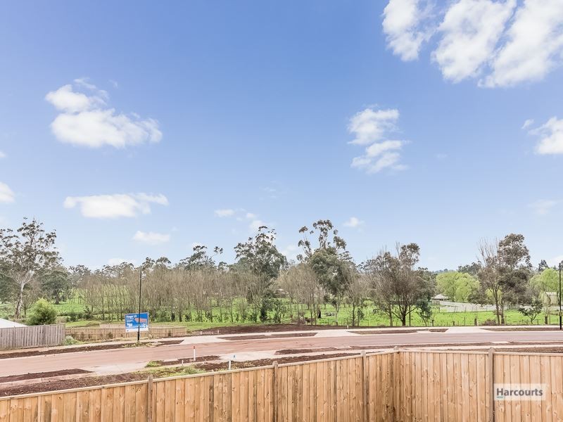 71 Jackson Drive, Drouin VIC 3818