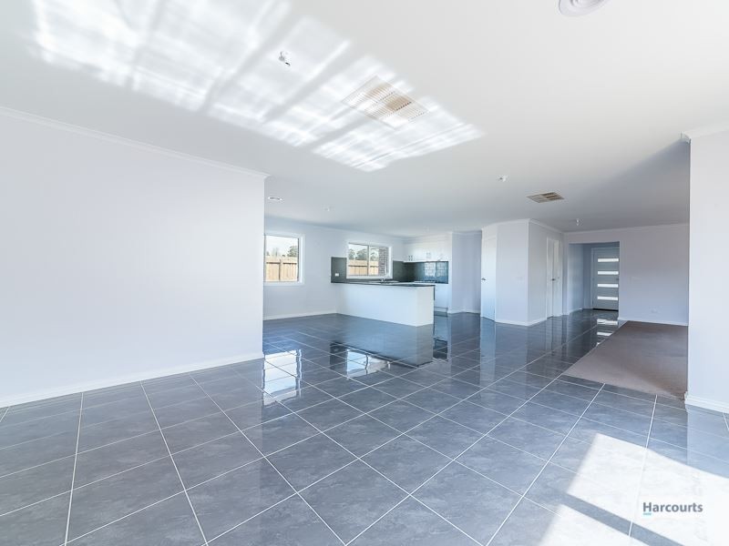 20 Buscombe Crescent, Drouin VIC 3818