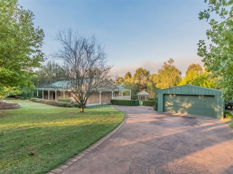 6 Sherwood Court, Drouin VIC 3818