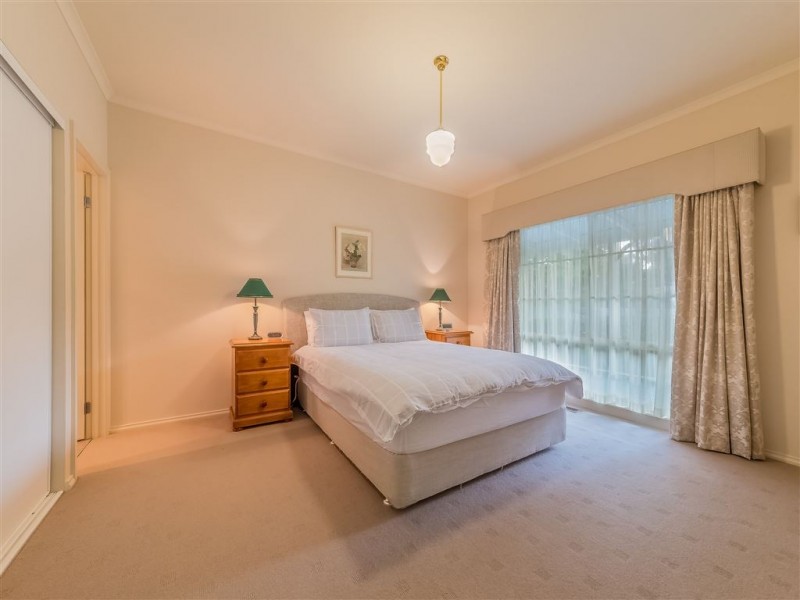 6 Sherwood Court, Drouin VIC 3818