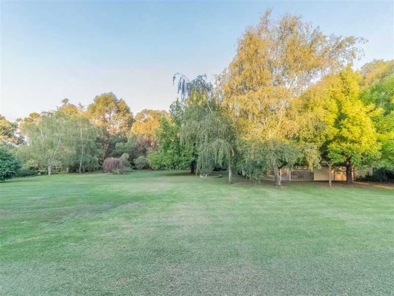 6 Sherwood Court, Drouin VIC 3818