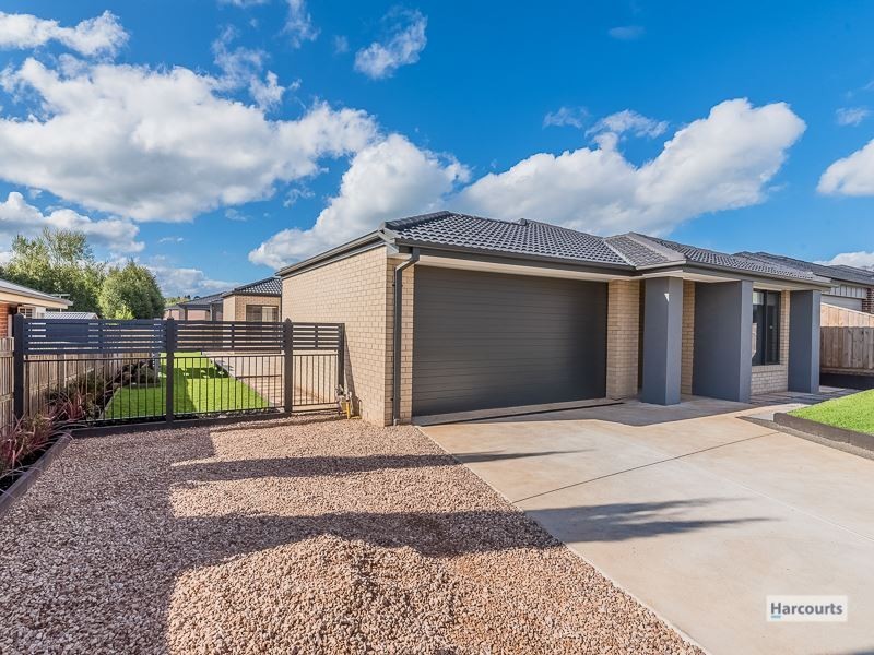 42 Cook Street, Drouin VIC 3818