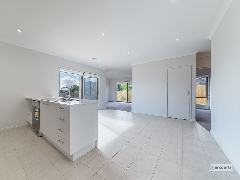 42 Cook Street, Drouin VIC 3818