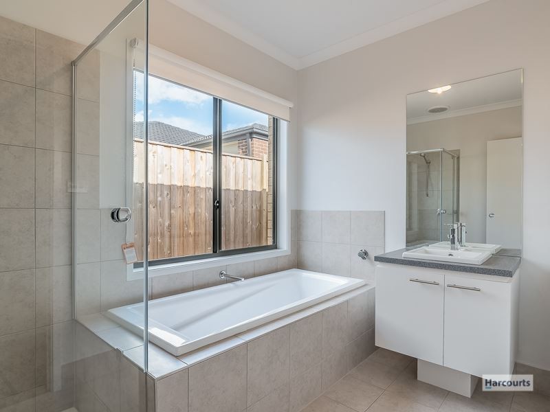 42 Cook Street, Drouin VIC 3818