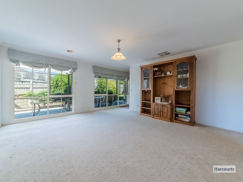 6 Amber Court, Drouin VIC 3818