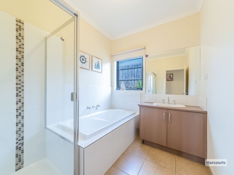 11 Harmon Drive, Drouin VIC 3818