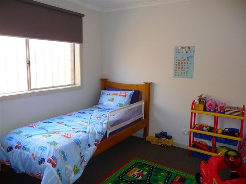 16 Rivendale Crescent, Drouin VIC 3818