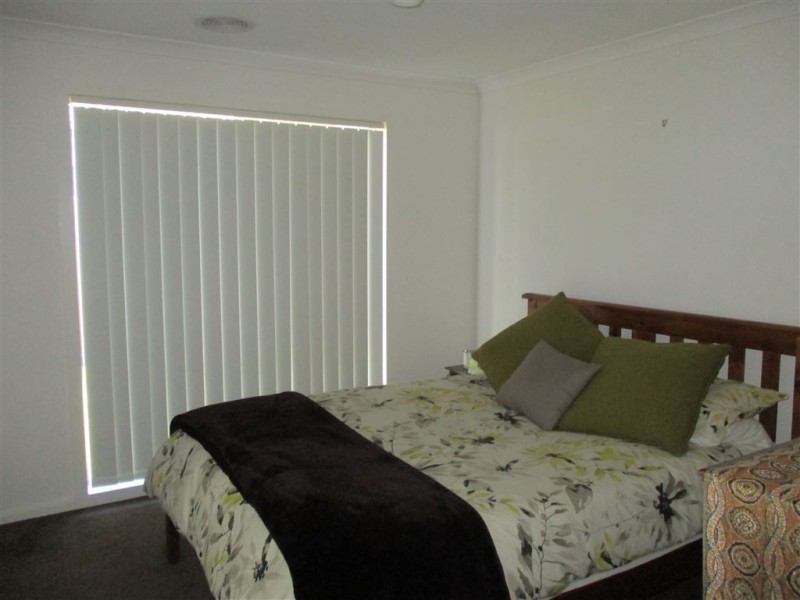 13/9 Shakespeare Court, Drouin VIC 3818