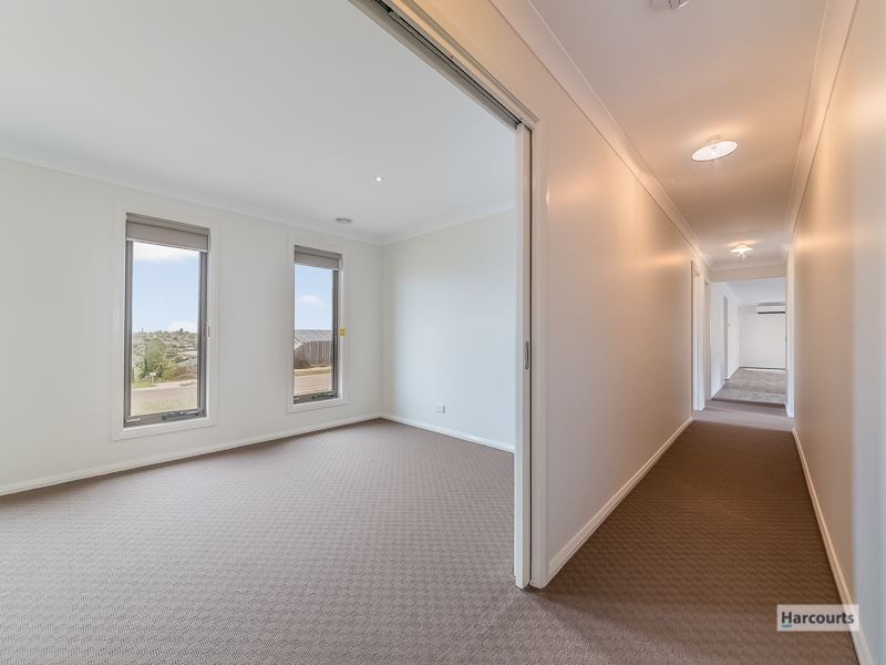 66 Manikato Drive, Drouin VIC 3818