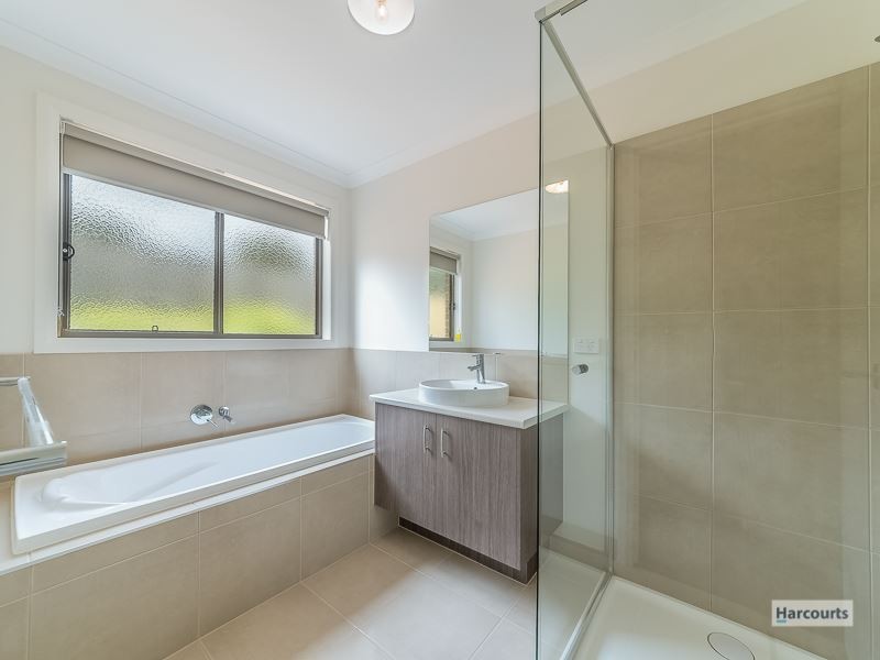 66 Manikato Drive, Drouin VIC 3818