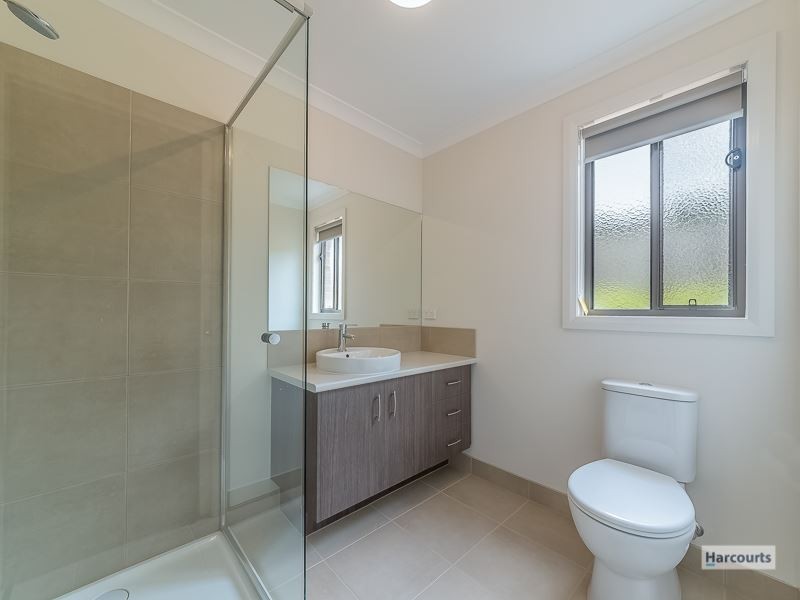 66 Manikato Drive, Drouin VIC 3818