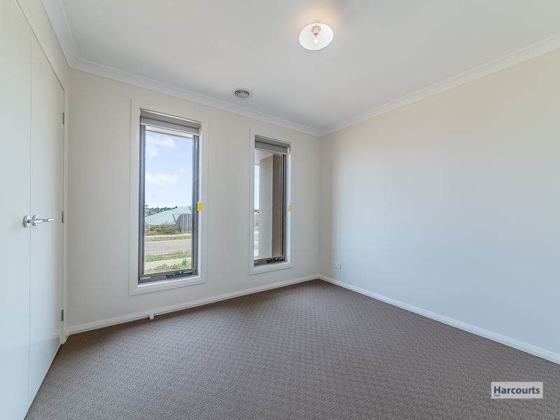 66 Manikato Drive, Drouin VIC 3818