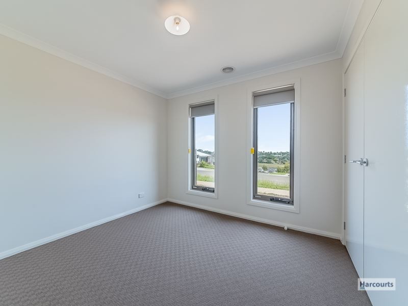 66 Manikato Drive, Drouin VIC 3818
