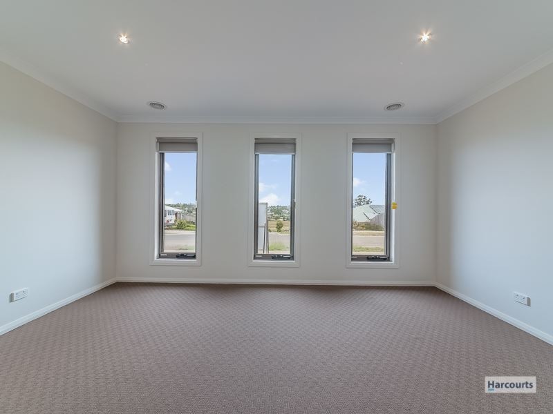 66 Manikato Drive, Drouin VIC 3818