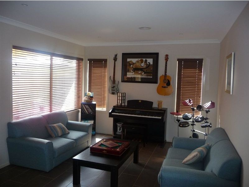 6 Janine Court, Drouin VIC 3818