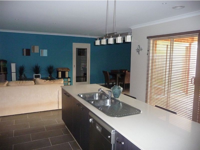 6 Janine Court, Drouin VIC 3818