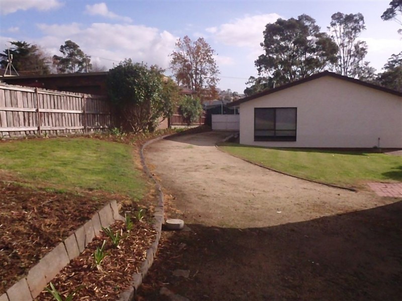 6 Brynwood Avenue, Drouin VIC 3818