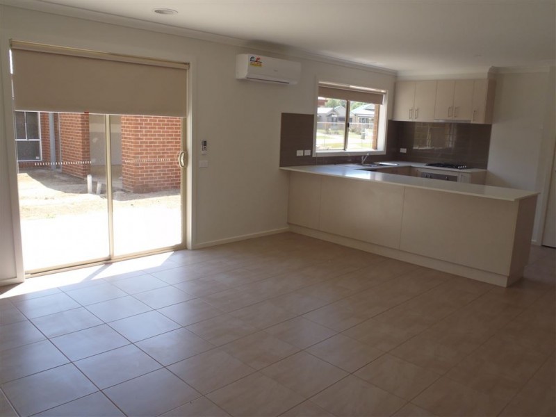 59 Pepper Crescent, Drouin VIC 3818