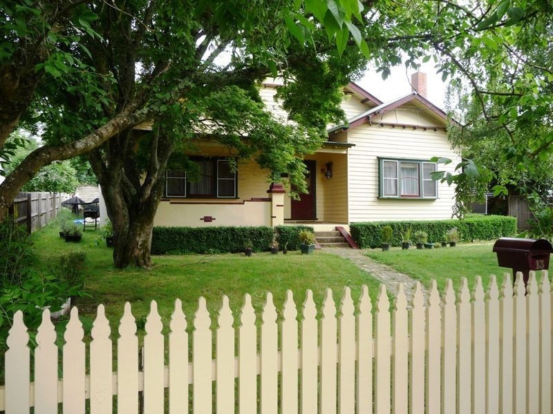 13 Sinclair Street, Drouin VIC 3818