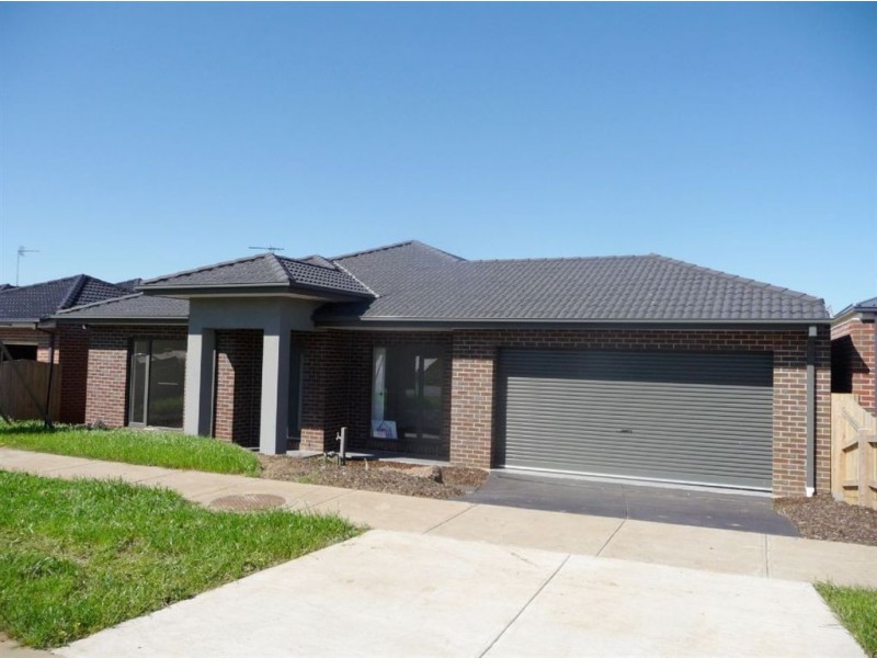 18 Harmon Drive, Drouin VIC 3818