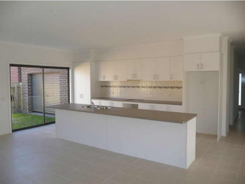 18 Harmon Drive, Drouin VIC 3818