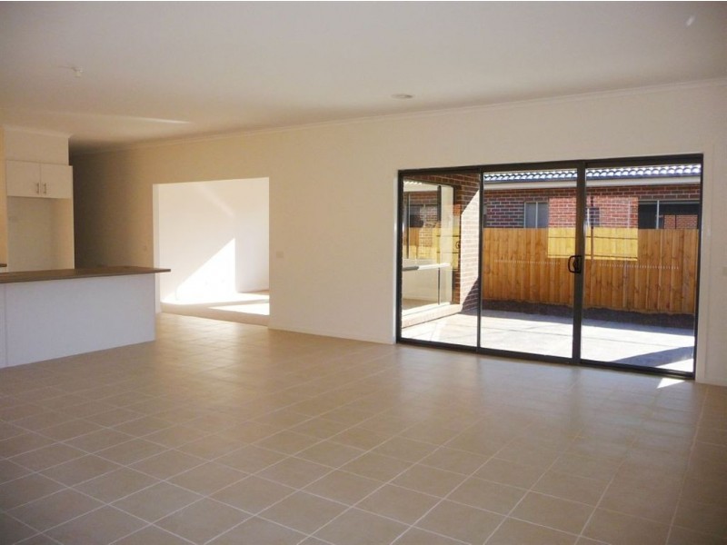18 Harmon Drive, Drouin VIC 3818