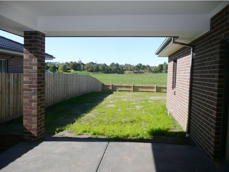 18 Harmon Drive, Drouin VIC 3818
