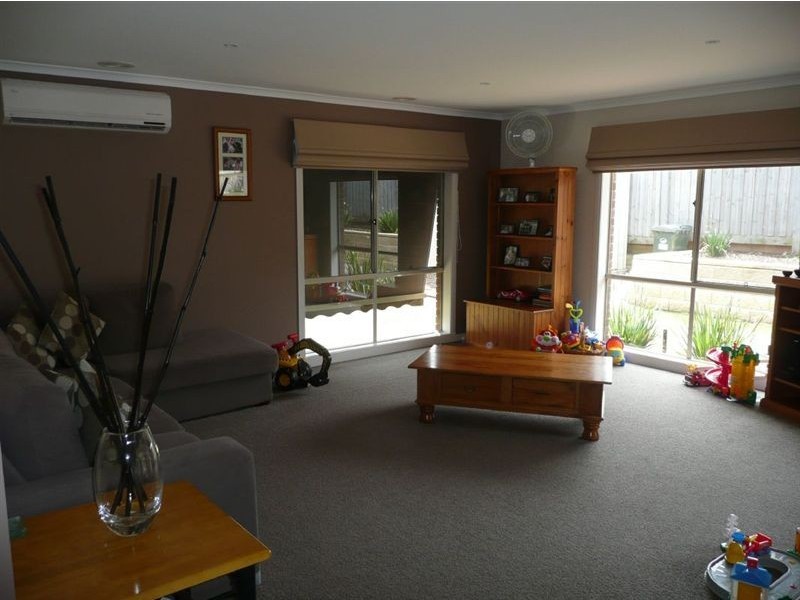 2 Mountain Vista Court, Drouin VIC 3818